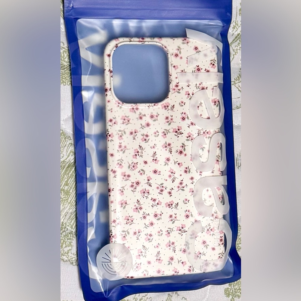Casely Cottage Charm Cottagecore iPhone 15 Pro Case. NIP